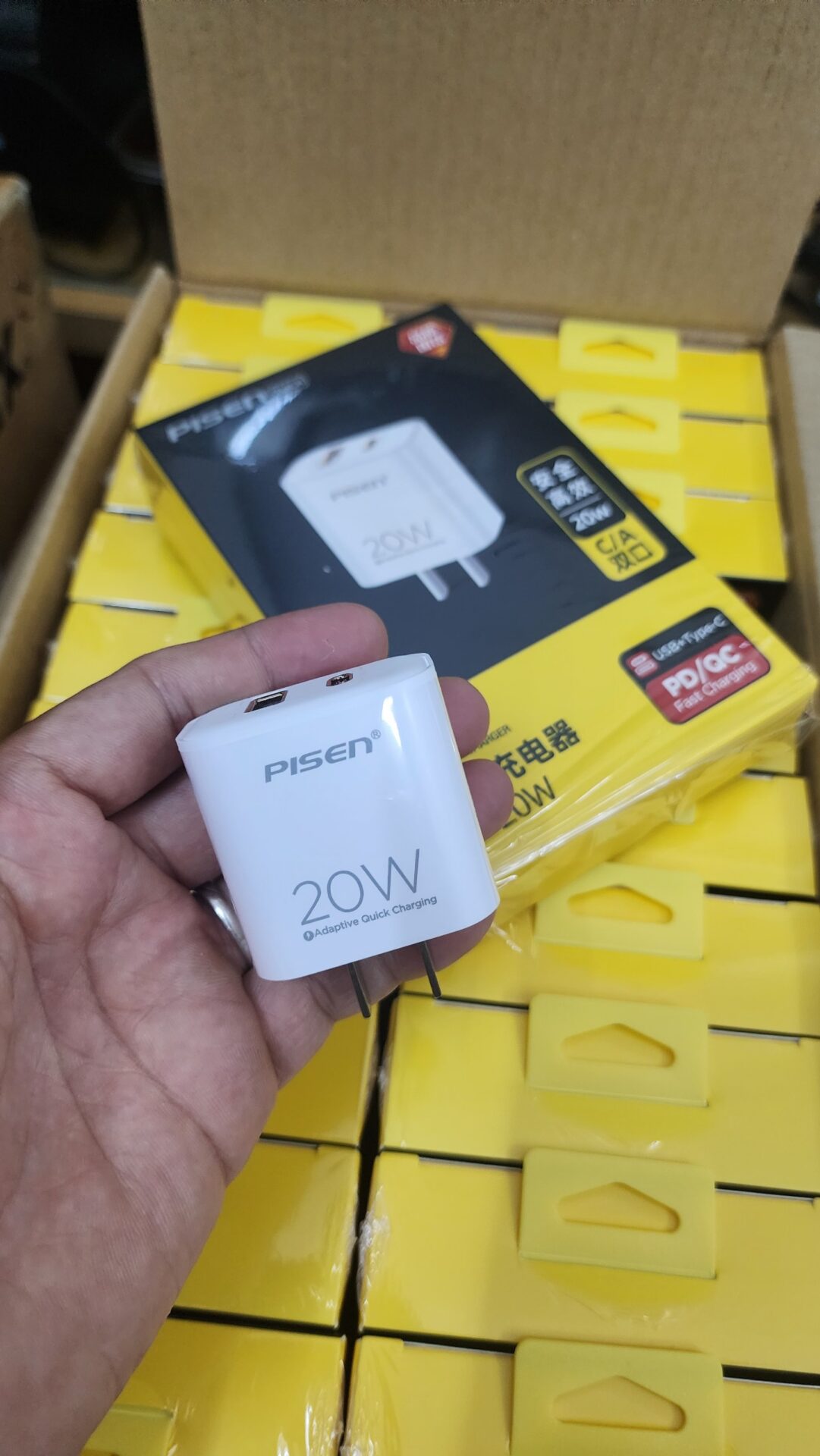 Cốc sạc Pisen HN291A 20W-1A1C Cốc sạc Pisen HN291A 20W-1A1C